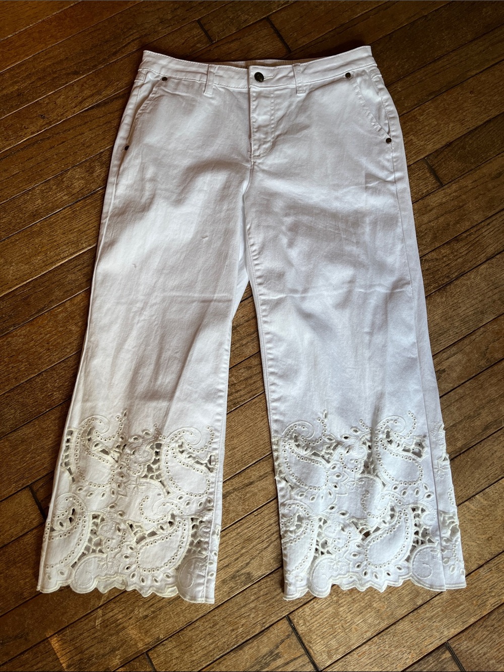 Cato White Embroidered Eyelet Cropped Capris